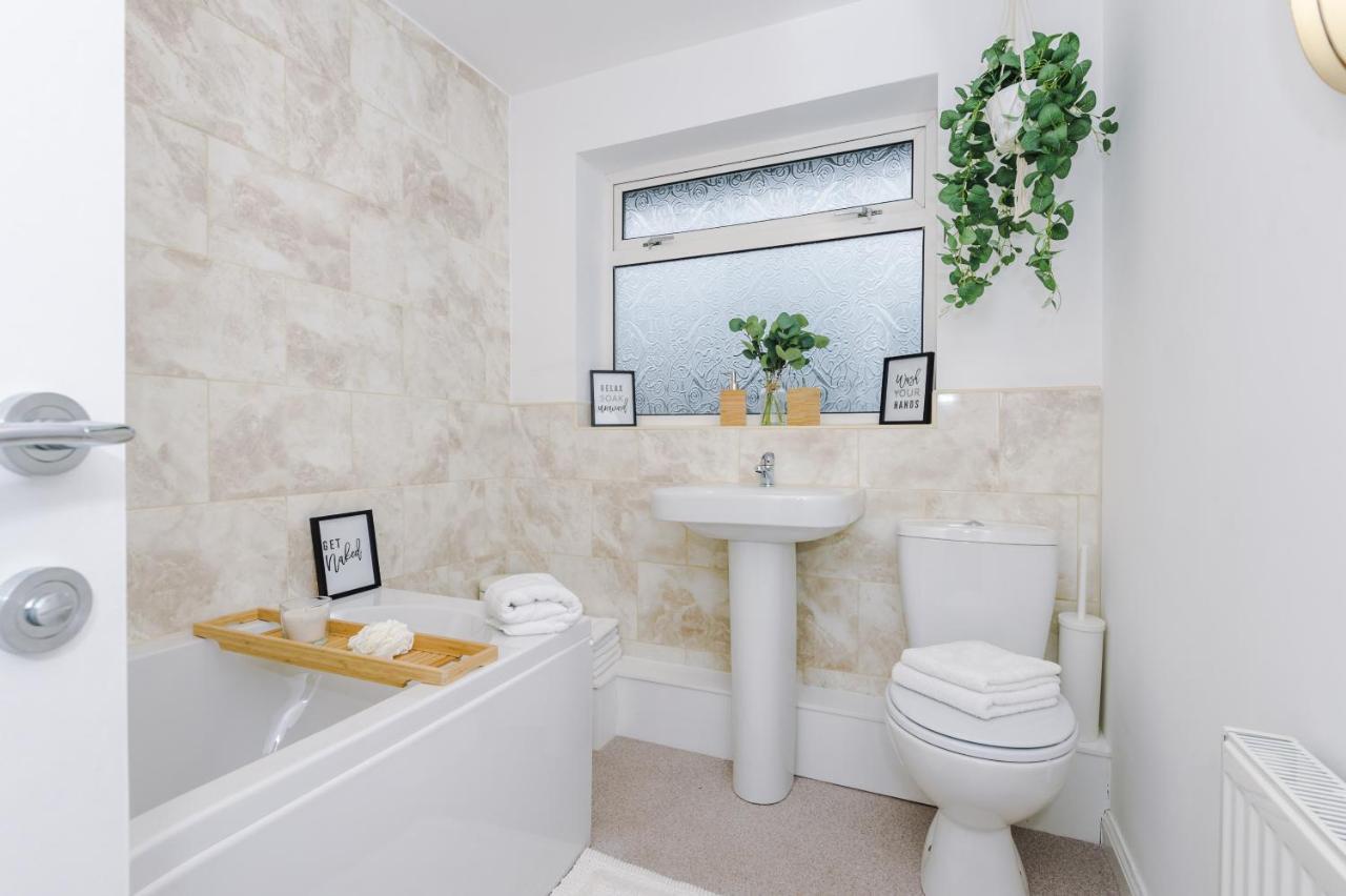Welcoming 3 Bed Home, 10 Mins From Chester Races And Zoo Saughall Exterior foto