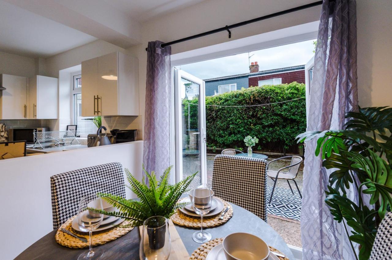Welcoming 3 Bed Home, 10 Mins From Chester Races And Zoo Saughall Exterior foto